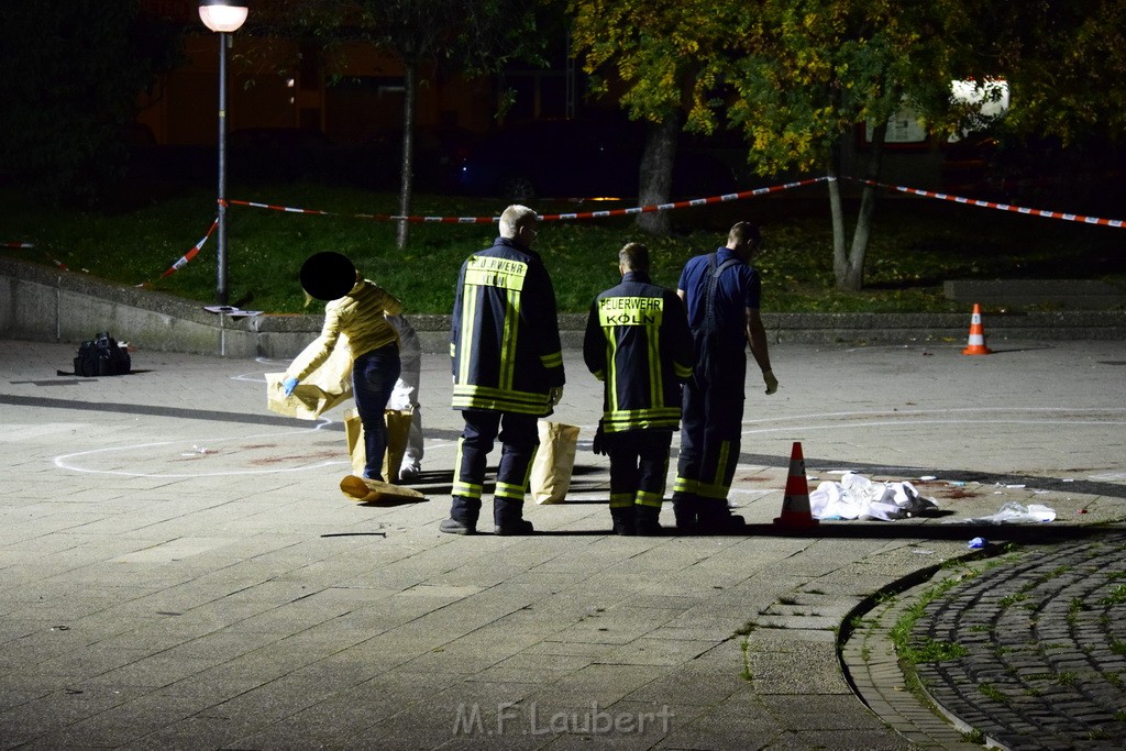 Einsatz BF Messerstecherei Koeln Neustadt Nord Eberplatz Platzmitte P215.JPG - Miklos Laubert